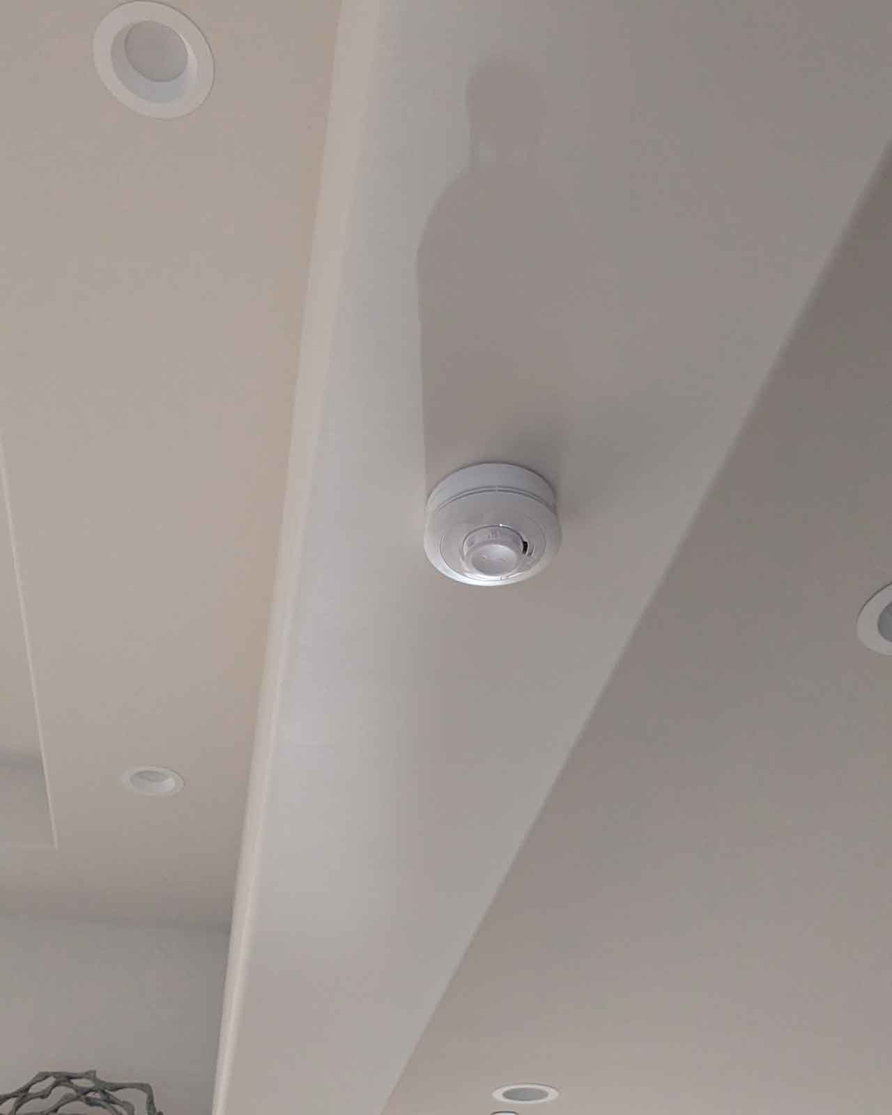 24hr-monitored smoke/heat detector in Beaumont, CA home, installed by Glock Security